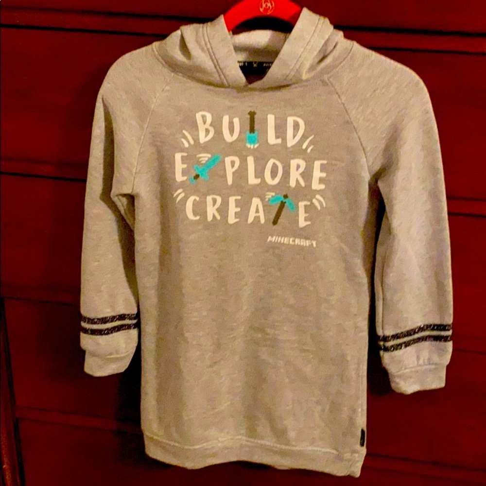 Extra long hooded sweatshirt (to above the knee)